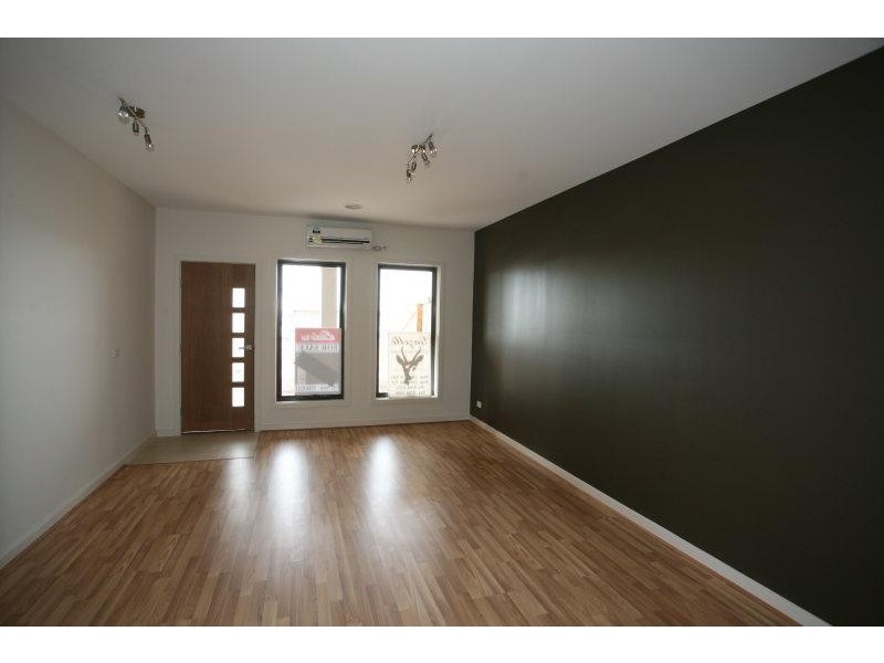 Unit 2/13 Retford Close, Werribee VIC 3030