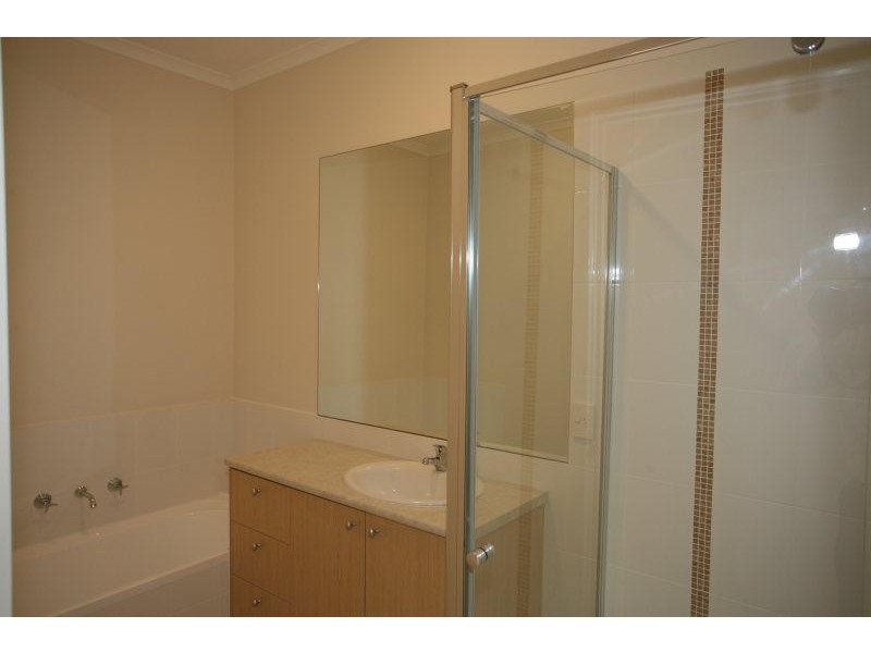 Unit 2/13 Retford Close, Werribee VIC 3030