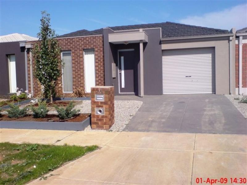 28 Rocky Gate Drive, Truganina VIC 3029
