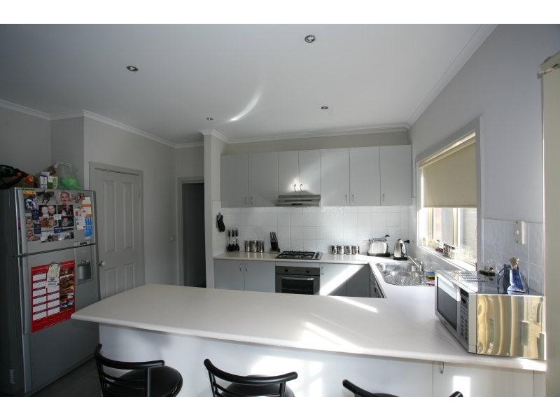 2/27 Ailsa Street South, Altona Meadows VIC 3028