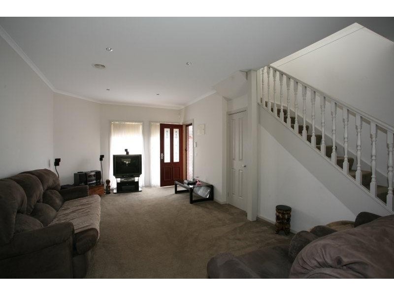 2/27 Ailsa Street South, Altona Meadows VIC 3028