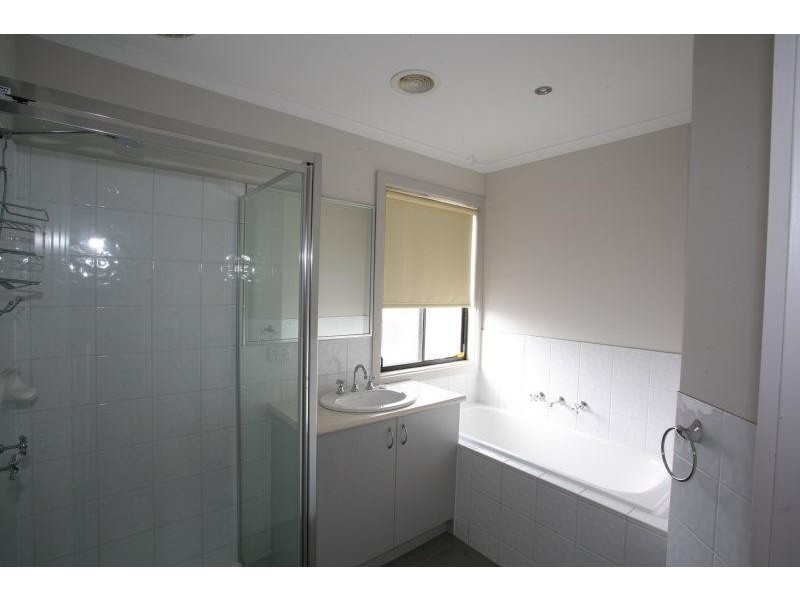 2/27 Ailsa Street South, Altona Meadows VIC 3028