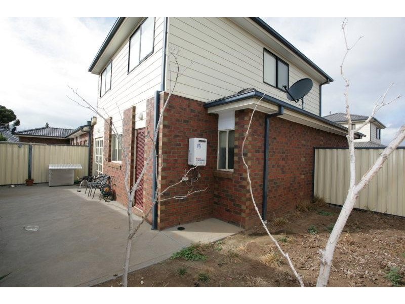 2/27 Ailsa Street South, Altona Meadows VIC 3028