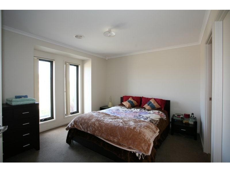 8 James Cook Drive, Truganina VIC 3029