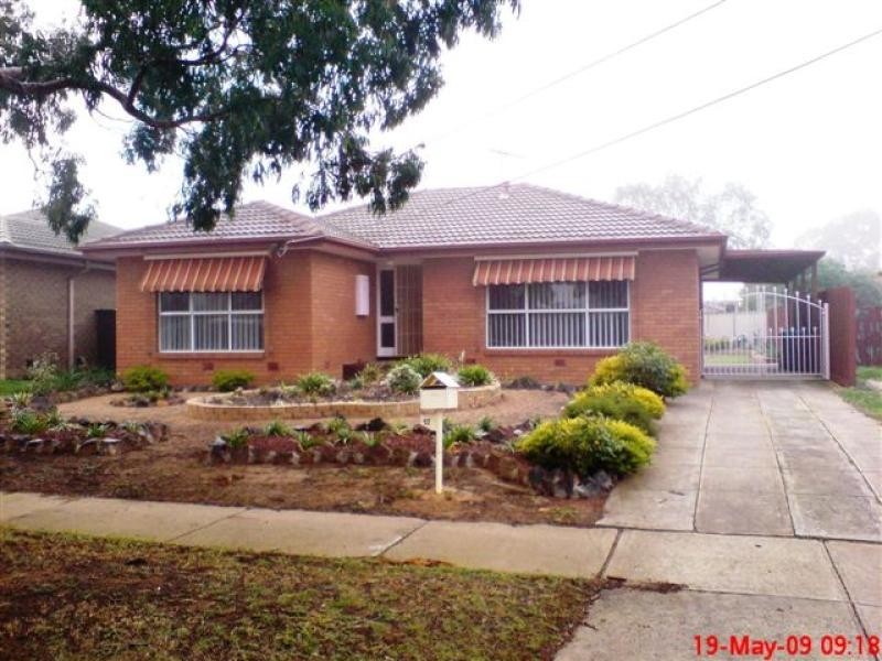 12 Glamorgan Avenue, Werribee VIC 3030