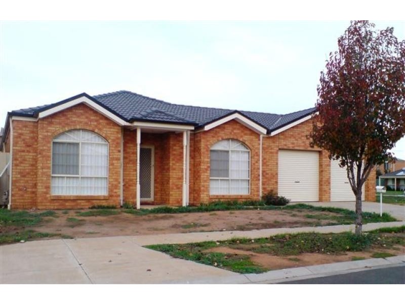 31 Macadamia Grove, Werribee VIC 3030