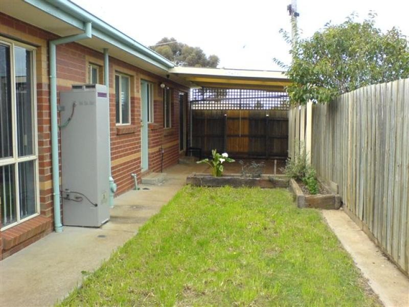 Unit 1/86 Hogans Road, Hoppers Crossing VIC 3029