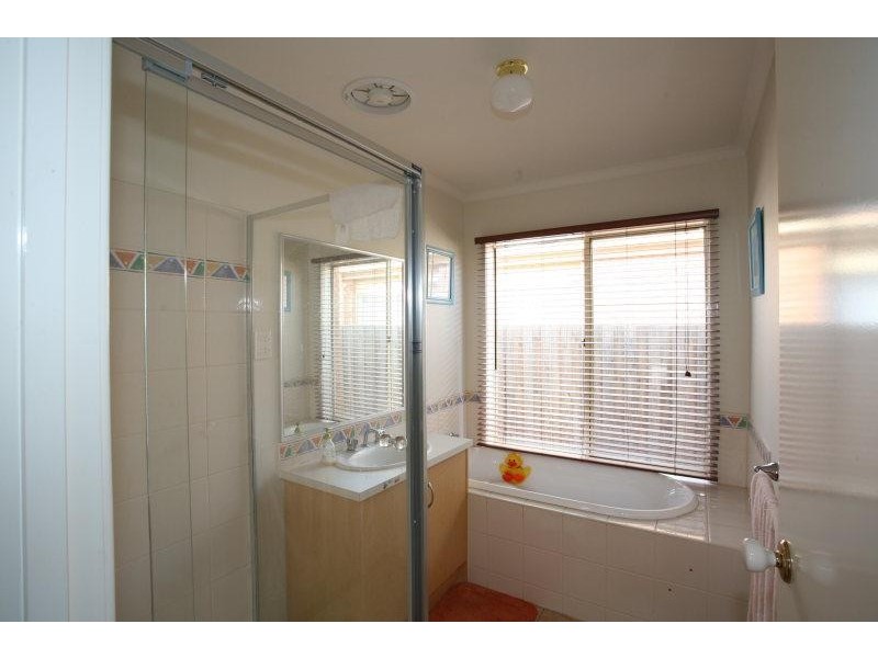 27 Lynbridge Crescent, Tarneit VIC 3029