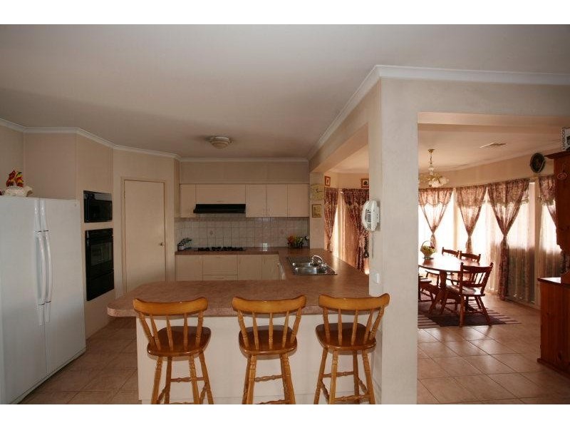 18 Tandarra Drive, Hoppers Crossing VIC 3029