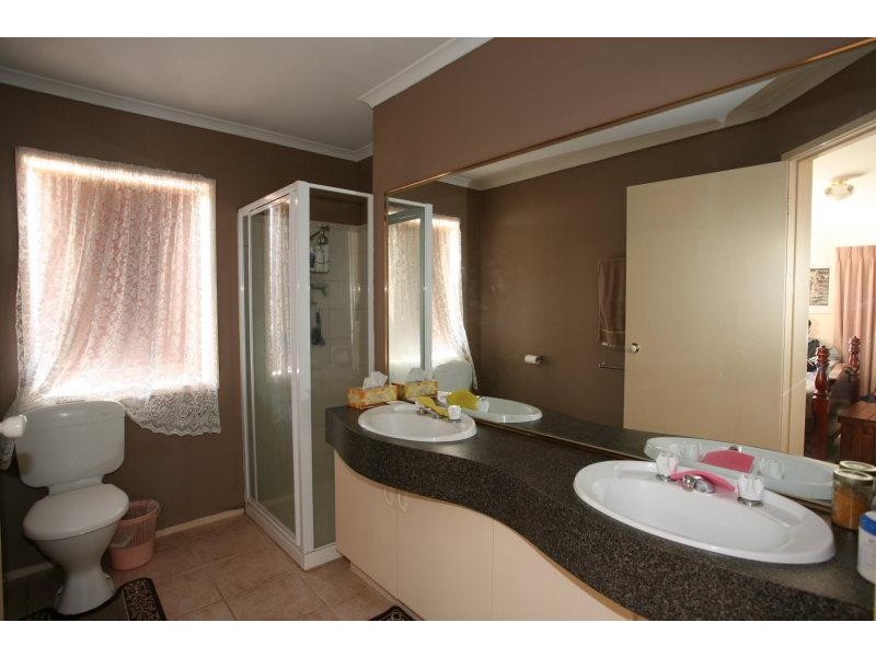 18 Tandarra Drive, Hoppers Crossing VIC 3029