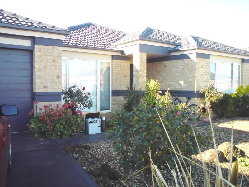 19 Bronzewing Crescent, Williams Landing VIC 3027