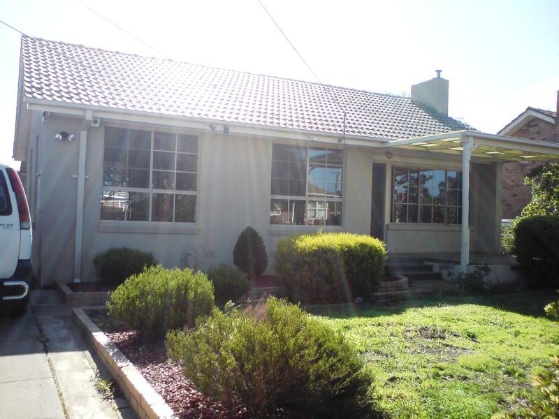 34 Vincent Crescent, Werribee VIC 3030