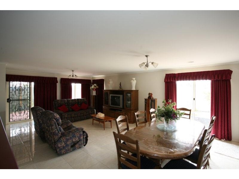 12 Hindmarsh Drive, Wyndham Vale VIC 3024