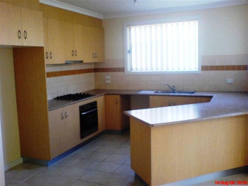 Unit 2/18 Hogan Grove, Werribee VIC 3030