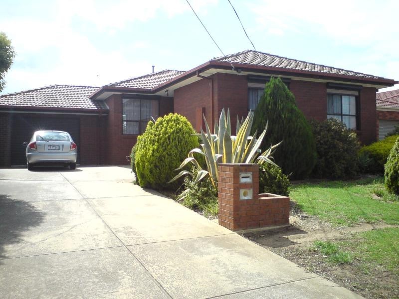 4 Retreat Place, Werribee VIC 3030