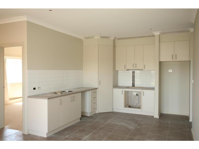 Unit 4/70 Thames Boulevard, Werribee VIC 3030