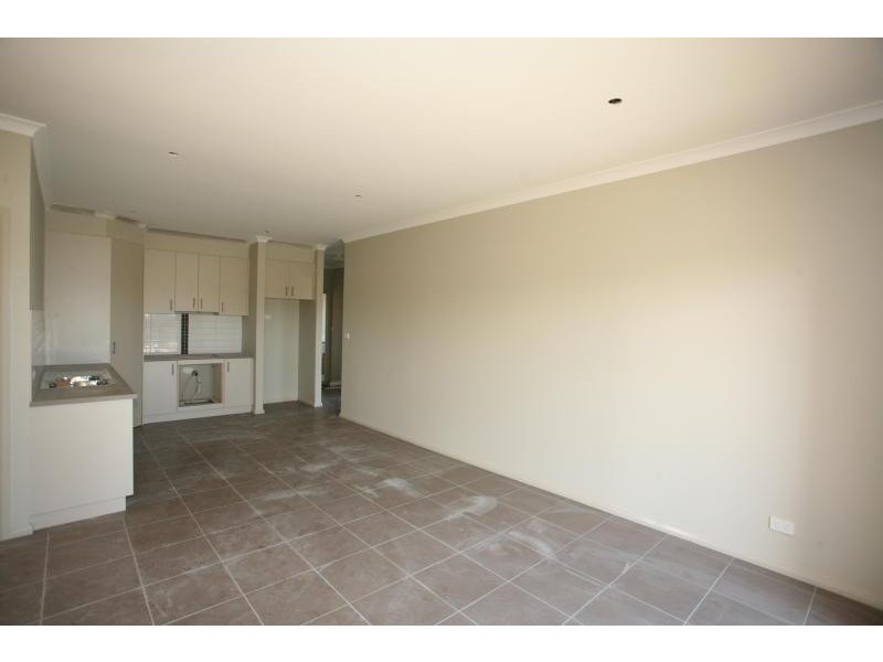 Unit 4/70 Thames Boulevard, Werribee VIC 3030