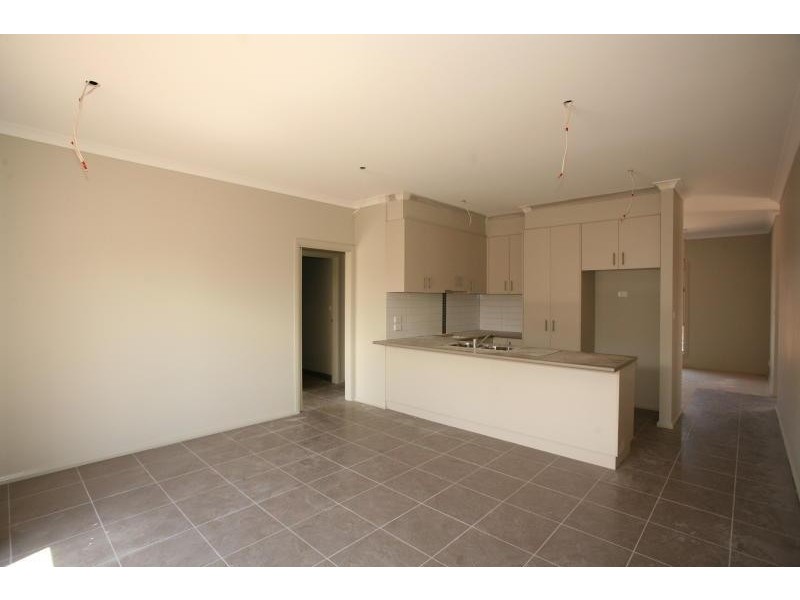 Unit 4/70 Thames Boulevard, Werribee VIC 3030