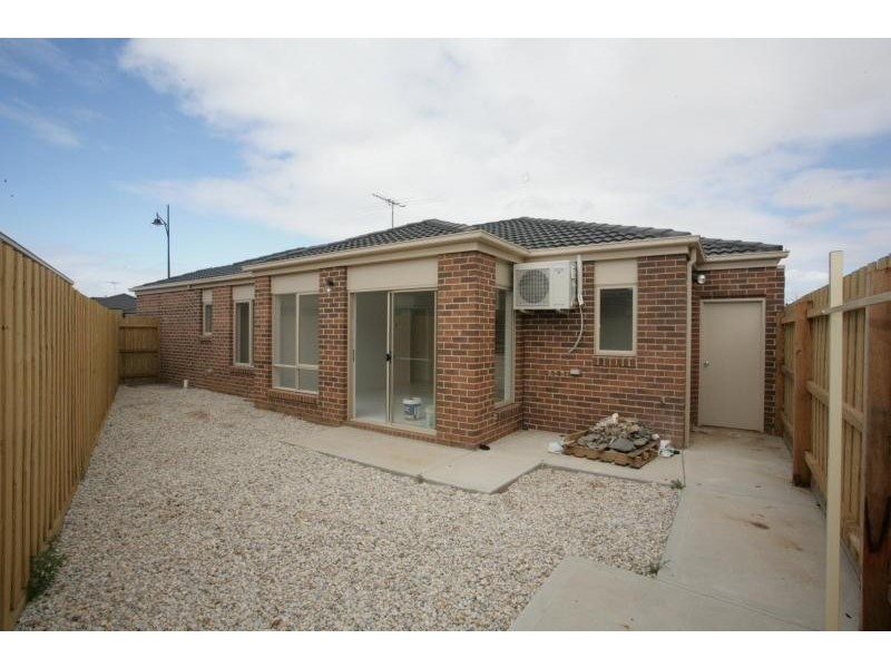 Unit 1/2 Memphis Drive, Truganina VIC 3029