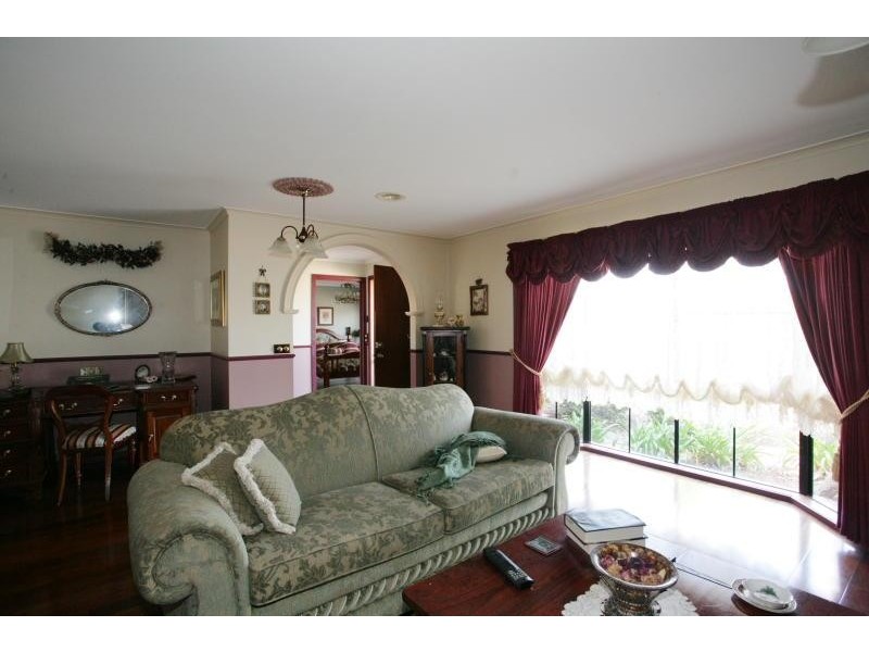 45 Wildflower Crescent, Hoppers Crossing VIC 3029