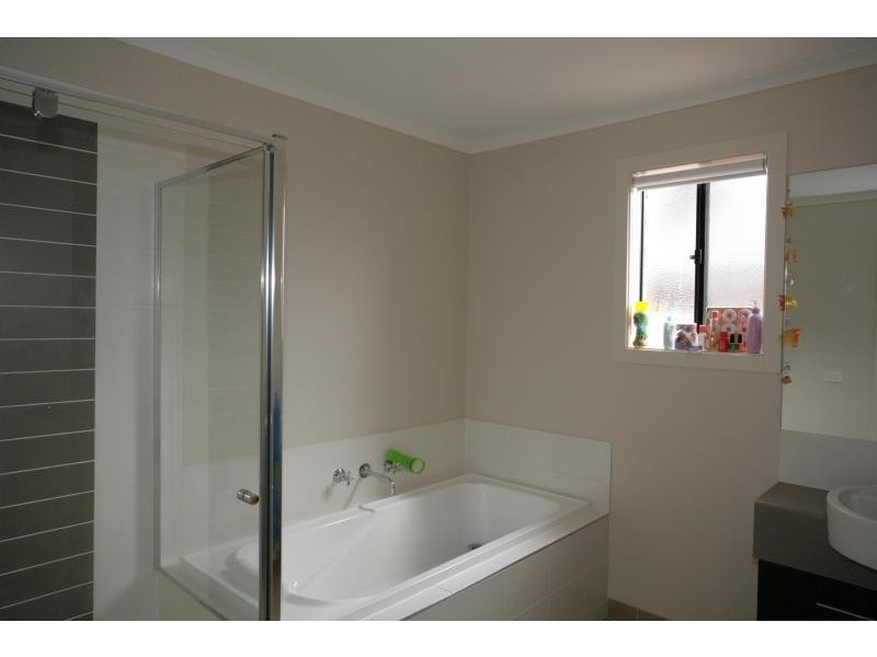 16 Gungurra Grove, Wyndham Vale VIC 3024