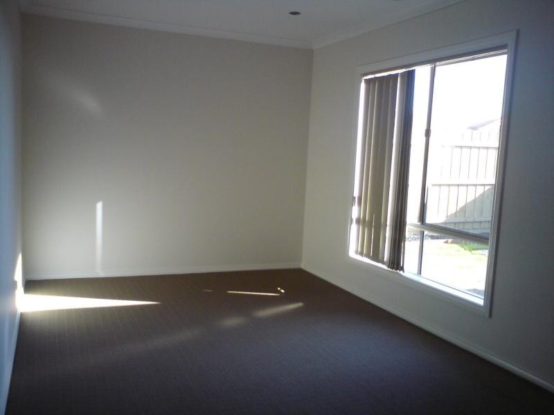 Unit 2/2 Westmeadows Lane, Truganina VIC 3029