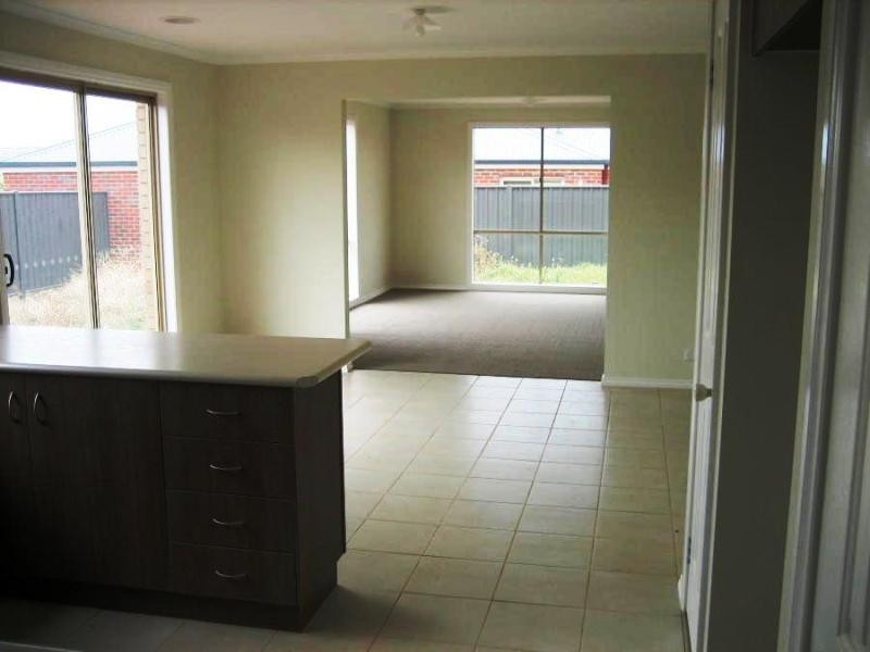 41 Manor Lakes Boulevard, Wyndham Vale VIC 3024