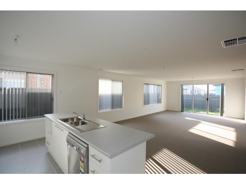 4 Romek Way, Truganina VIC 3029