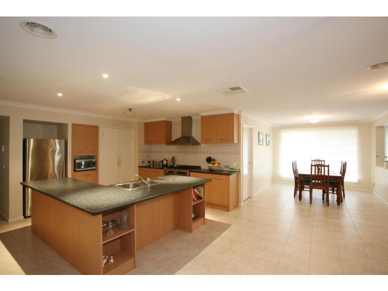 30 Hopetoun Road, Werribee VIC 3030