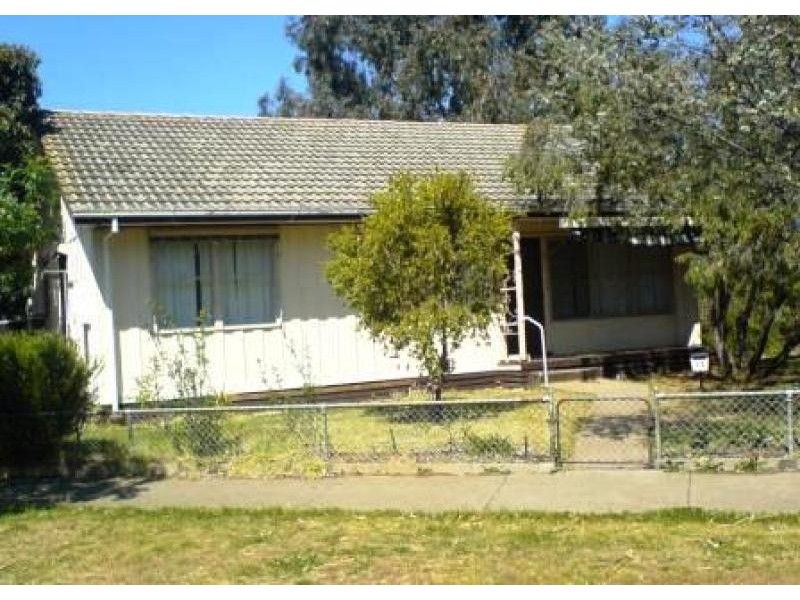 33 Golden Avenue, Werribee VIC 3030