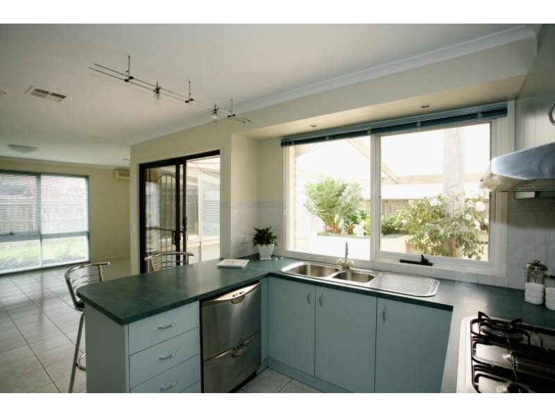 2 John Flynn Crescent, Hoppers Crossing VIC 3029