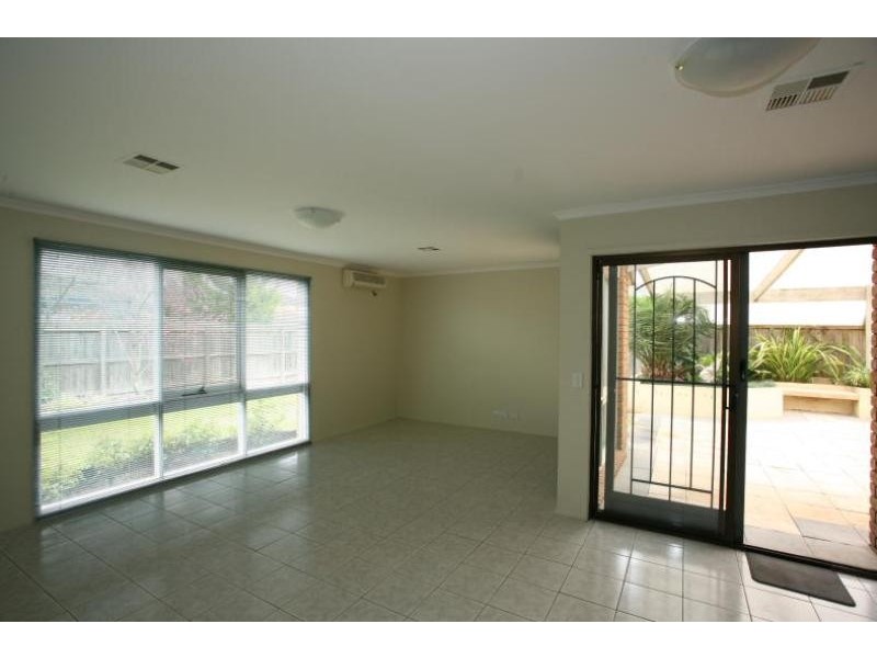 2 John Flynn Crescent, Hoppers Crossing VIC 3029