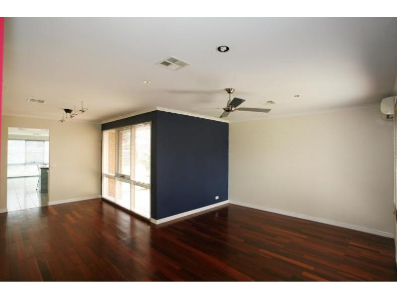 2 John Flynn Crescent, Hoppers Crossing VIC 3029