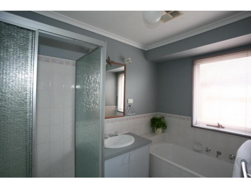 2 John Flynn Crescent, Hoppers Crossing VIC 3029