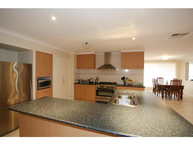 30 Hopetoun Road, Werribee VIC 3030