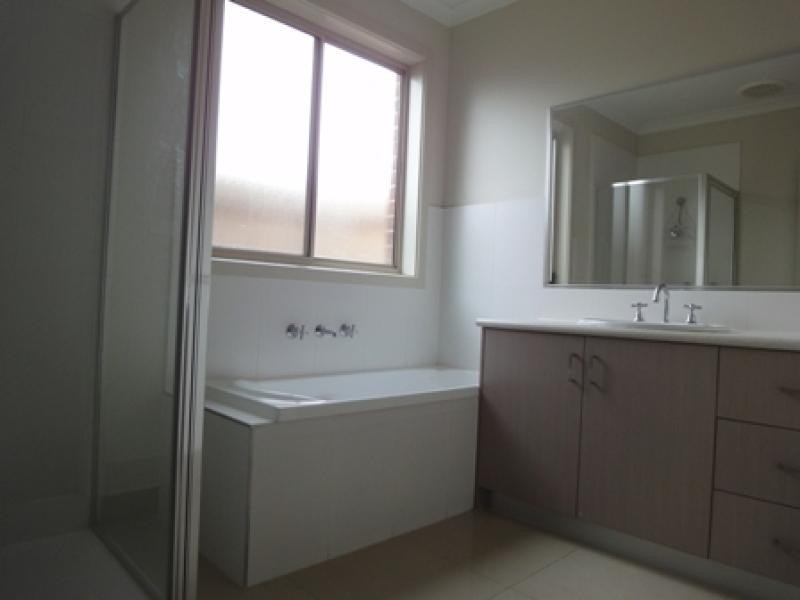 Unit 1/58 Baden Drive, Hoppers Crossing VIC 3029
