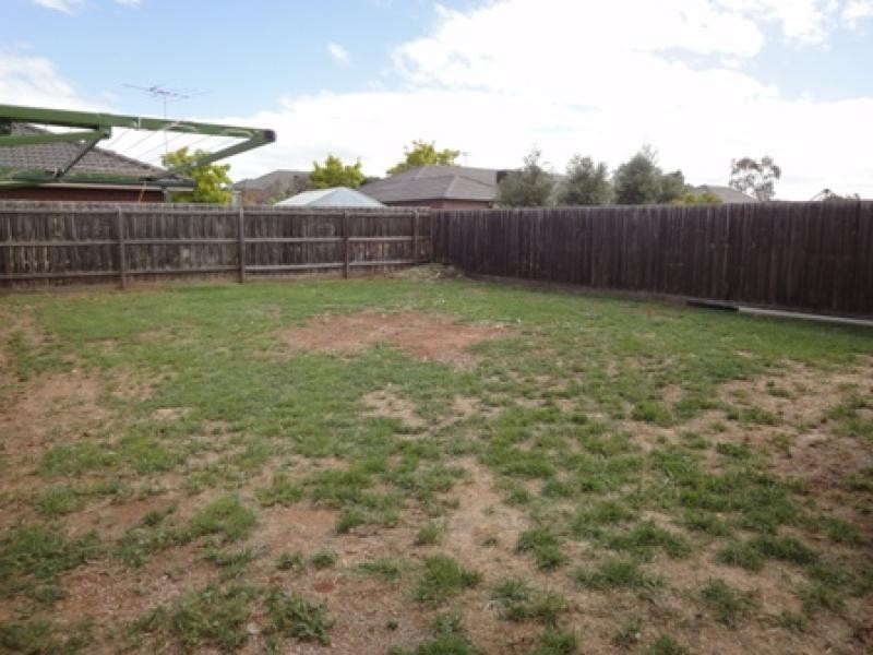 32 Kasem Drive, Werribee VIC 3030