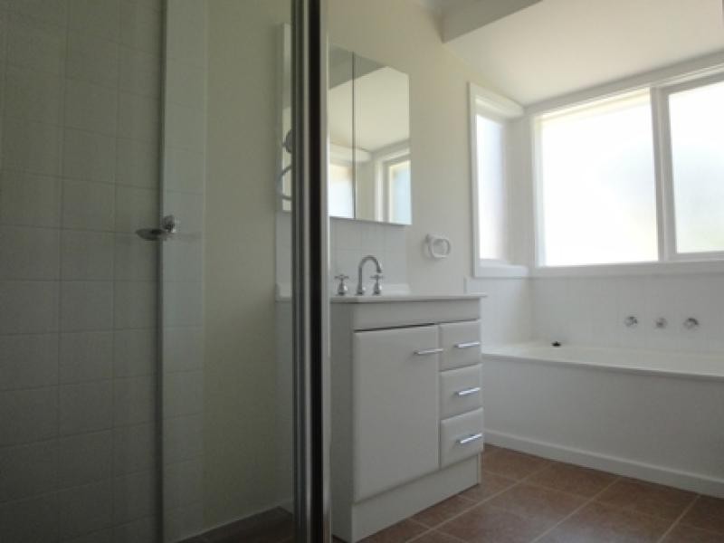 10 Illawong Grove, Werribee VIC 3030