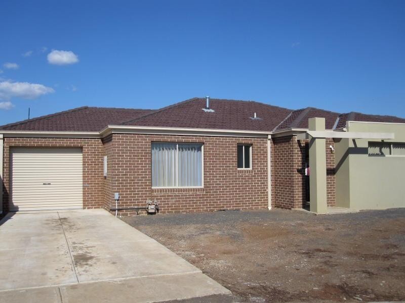 Unit 1/8 Gallop Court, Truganina VIC 3029