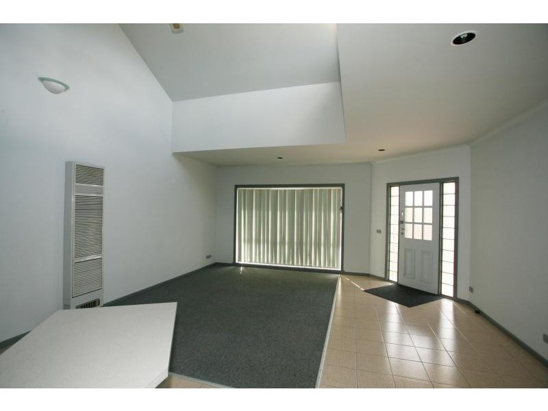 Unit 1/86 Hogans Road, Hoppers Crossing VIC 3029