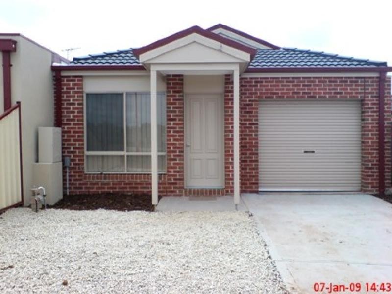 Unit 2/88 Conquest Drive, Werribee VIC 3030