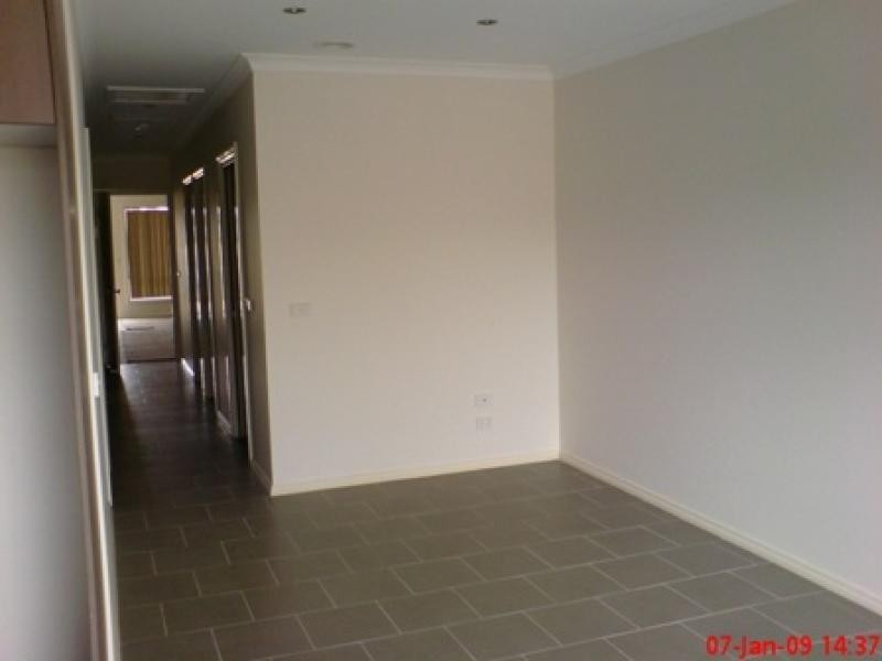 Unit 2/88 Conquest Drive, Werribee VIC 3030