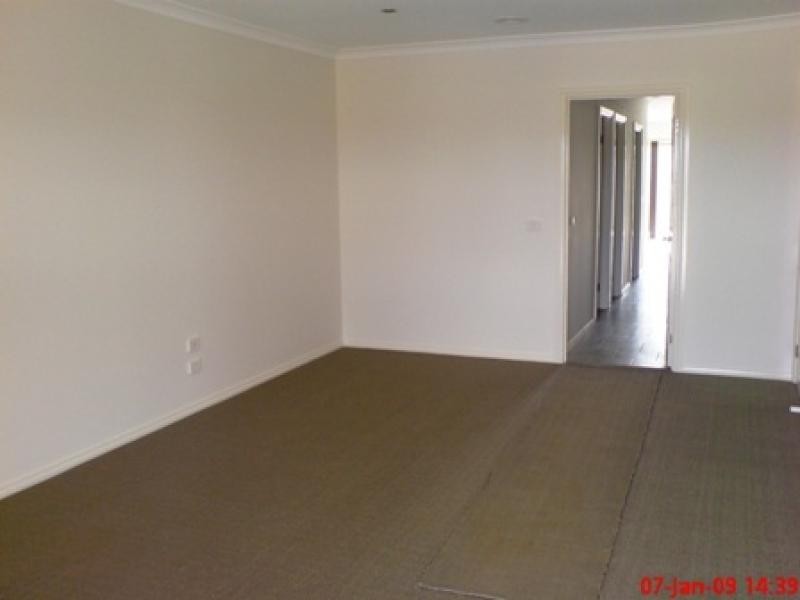 Unit 2/88 Conquest Drive, Werribee VIC 3030