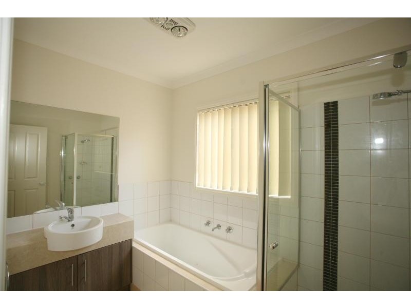 Unit 1/35 Horseshoe Circuit, Truganina VIC 3029