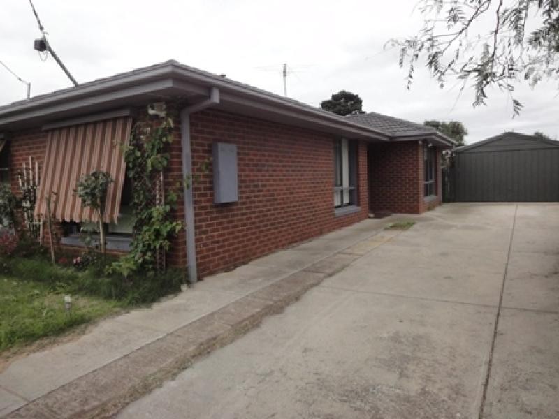 27 Illawong Grove, Werribee VIC 3030