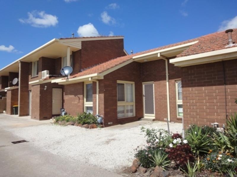 Unit 5/27 Deutgam Street, Werribee VIC 3030