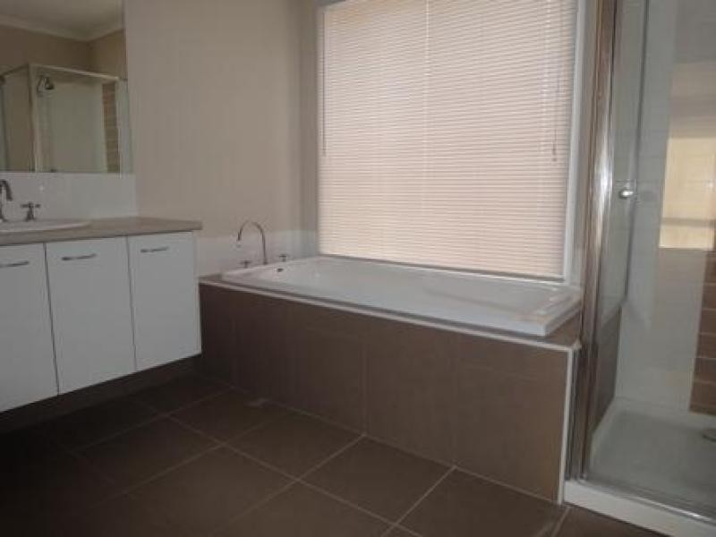 25 Emperor Parade, Tarneit VIC 3029