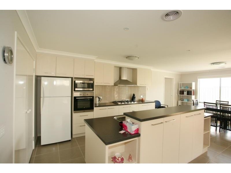 32 Kinglake Drive, Wyndham Vale VIC 3024