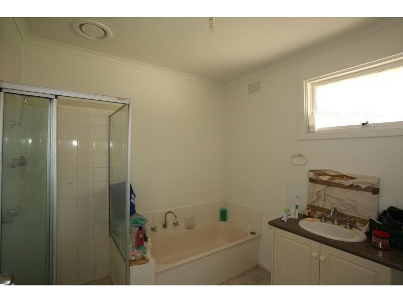 2/1 Smeaton Avenue, Hoppers Crossing VIC 3029
