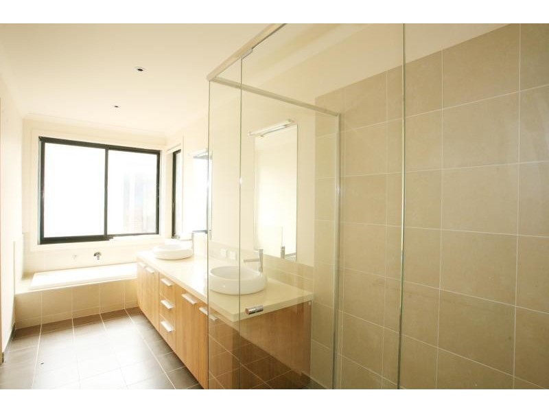 16 Munro Drive, Wyndham Vale VIC 3024